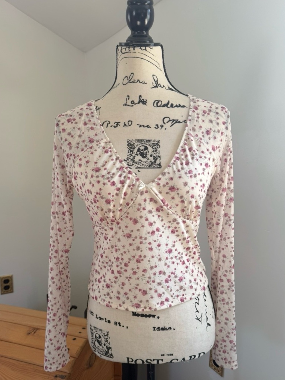 Cream Floral V-Neck Long Sleeve Top